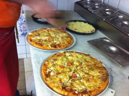 照片: https://www.facebook.com/MRheinGrillPizzeria